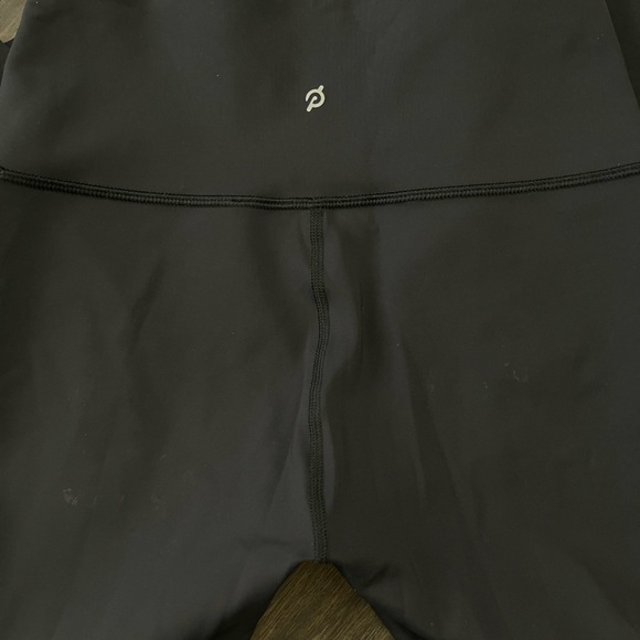 Peloton Navy Scallop Leggings for Ultimate Comfort and Style - Picture 4 of 5